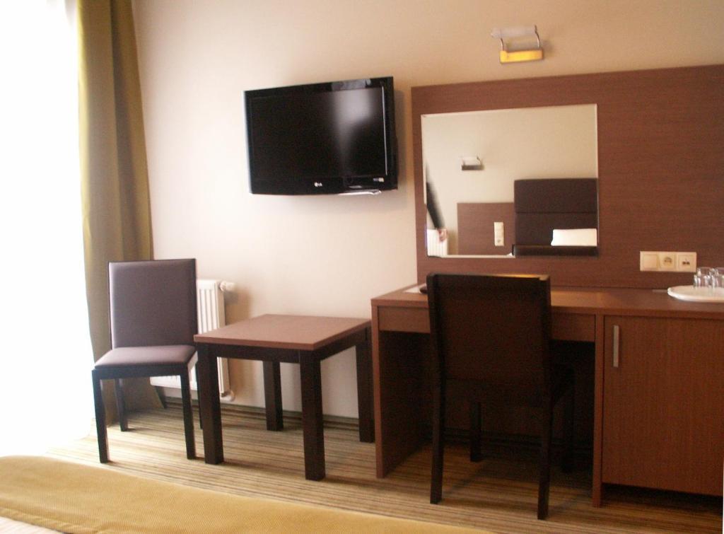 Hotel Pod Debem Tarnow Room photo