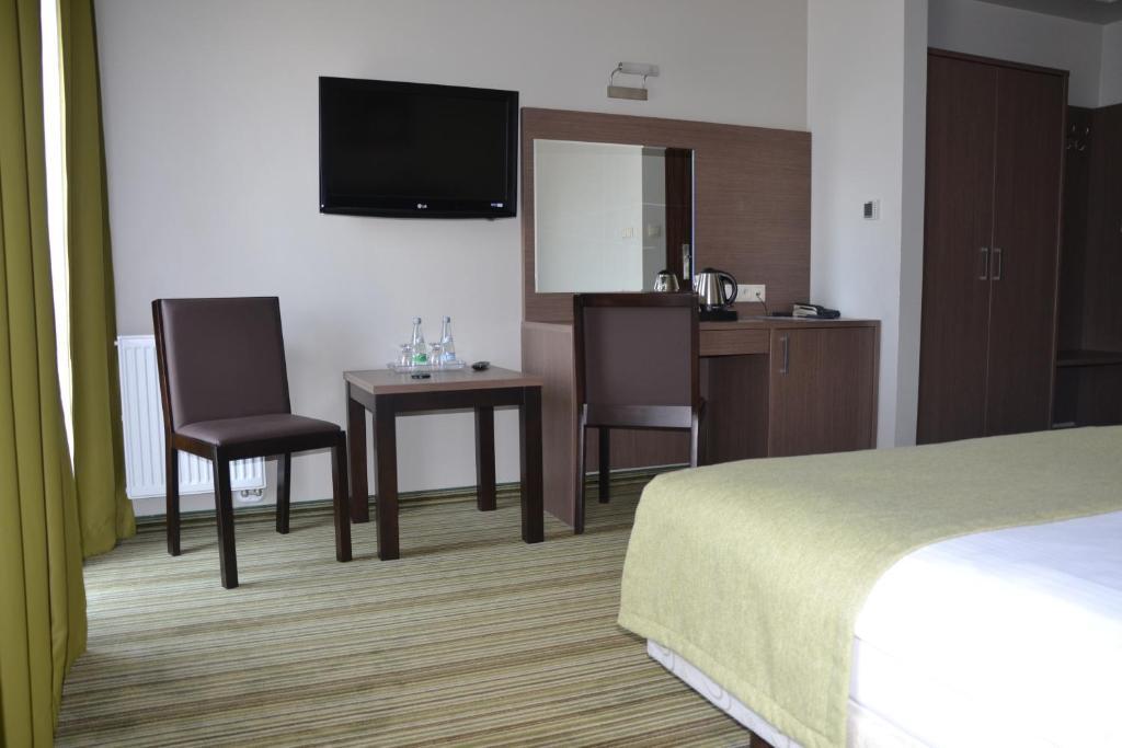 Hotel Pod Debem Tarnow Room photo