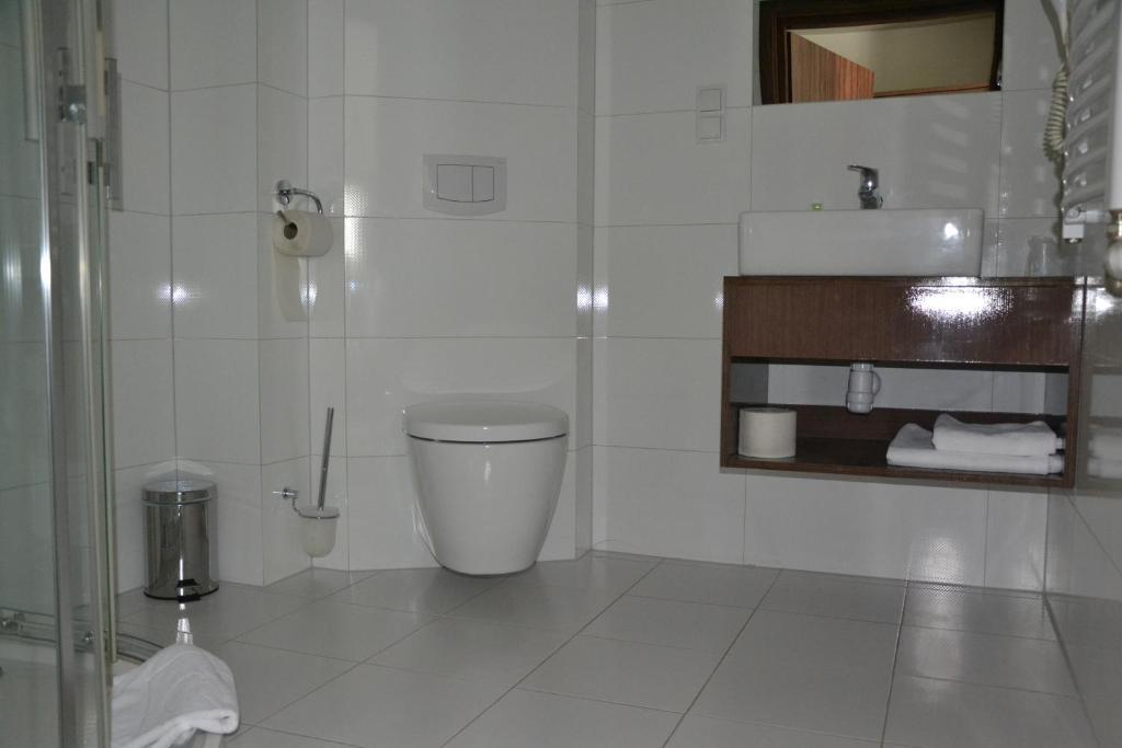 Hotel Pod Debem Tarnow Room photo