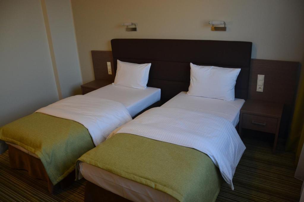 Hotel Pod Debem Tarnow Room photo